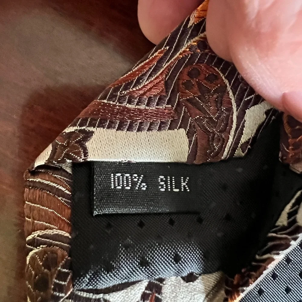 Zianetti Mens Paisley Silk Tie with Gold Accents - Picture 8 of 9